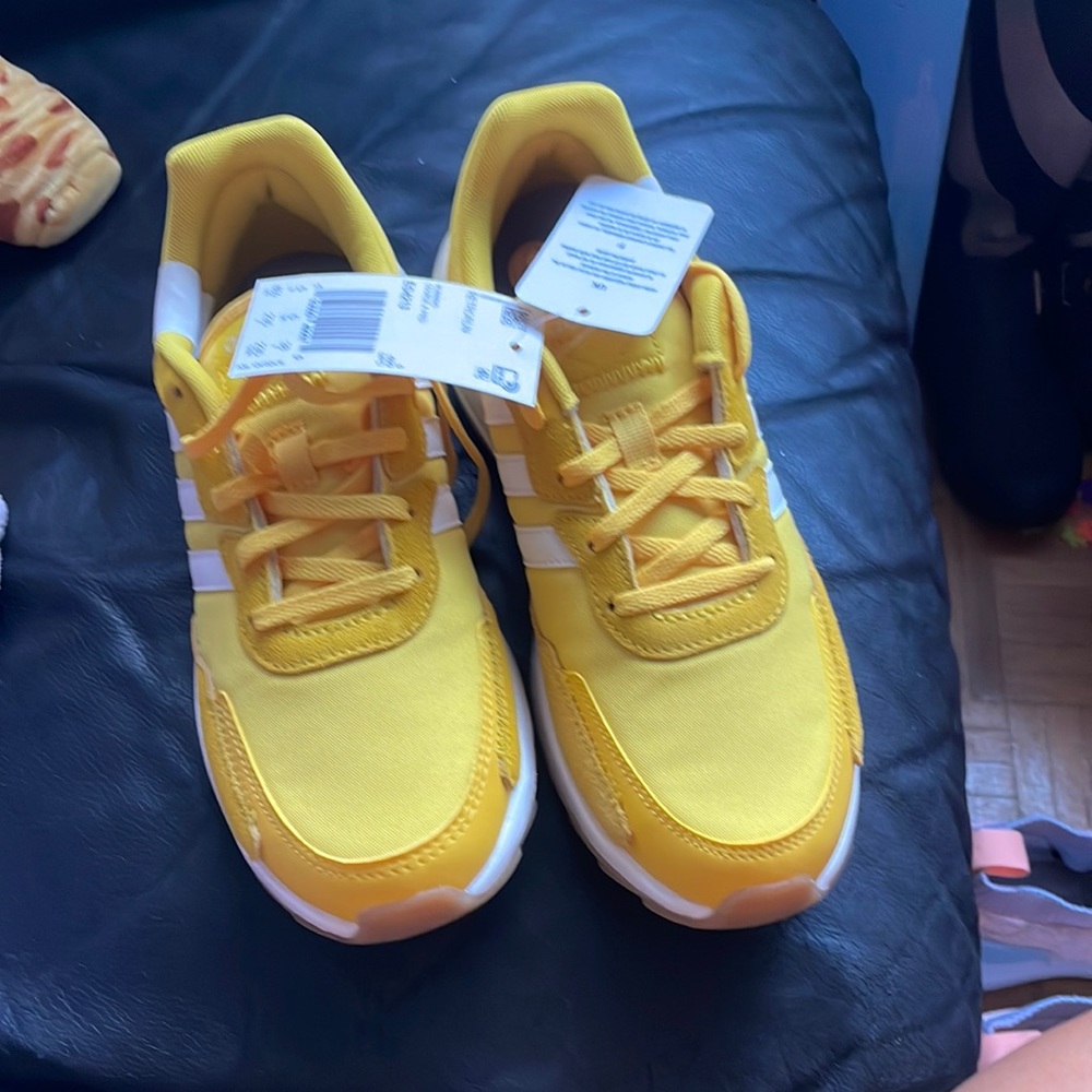 Adidas retrorun running sneaker